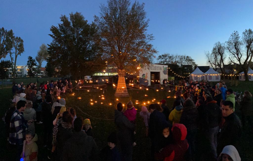 Vuurmolen als sfeervolle vuurinstallatie op avond evenement